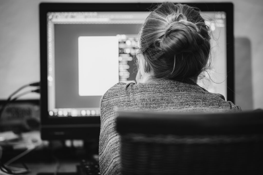 Top Remote Jobs in the USA & How to Get Them 5 graphic designer